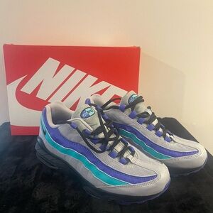 Nike Air Max 95 GS 'Indigo Burst':
BLACK/WOLF GREY/INDIGO BURST